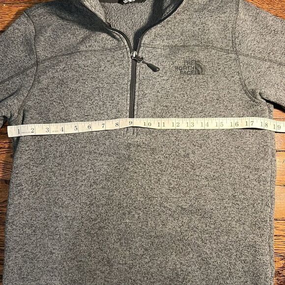 The North Face men’s grey quarter-zip sweater / base layer size small - Picture 4 of 6